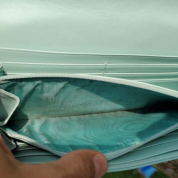 Mint Green Accessory with Elegant Design and Versatile Use - Picture 9 of 17